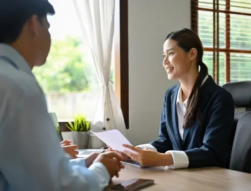 woman talking to his colleague